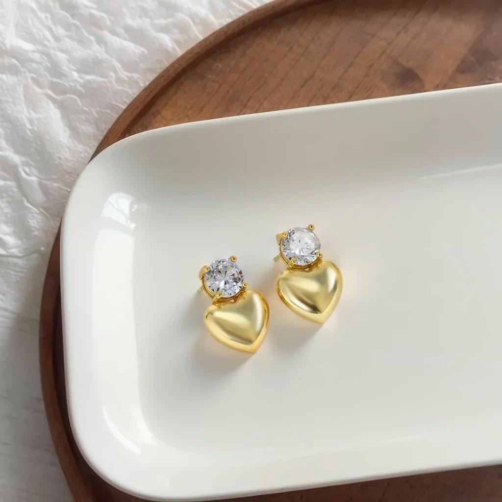 Heart CZ Crystal Stud Earrings for Women Korean Lovely New Temperament Glossy Gold Color Brincos Zircon Wholesale Girl Gift
Heart CZ Crystal Stud Earrings for Women Korean Lovely New Temperament Glossy Gold Color Brincos Zircon Wholesale Girl Gift