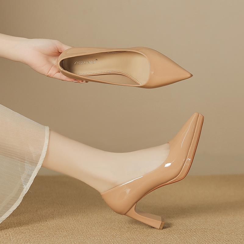 8066-1 Sexy solid color pointed thick heel high heels women s waterproof table bridesmaid shoes Ol professional work single shoes women 34 чёрный
8066-1 Sexy solid color pointed thick heel high heels women s waterproof table bridesmaid shoes Ol professional work single shoes women 34 чёрный