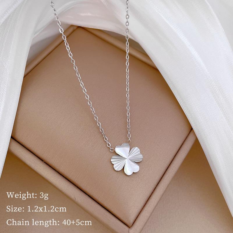 Lucky Grass Design Sense Temperament Personality Minimalist Furnace Real Gold Female Collarbone Necklace
Lucky Grass Design Sense Temperament Personality Minimalist Furnace Real Gold Female Collarbone Necklace