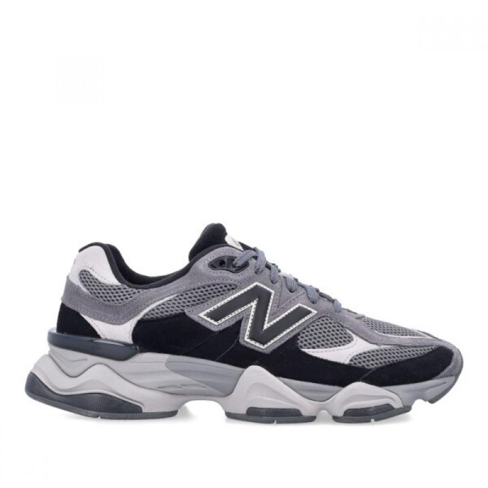 New Balance 9060 Sneaker Black U9060era US9.5
New Balance 9060 Sneaker Black U9060era US9.5