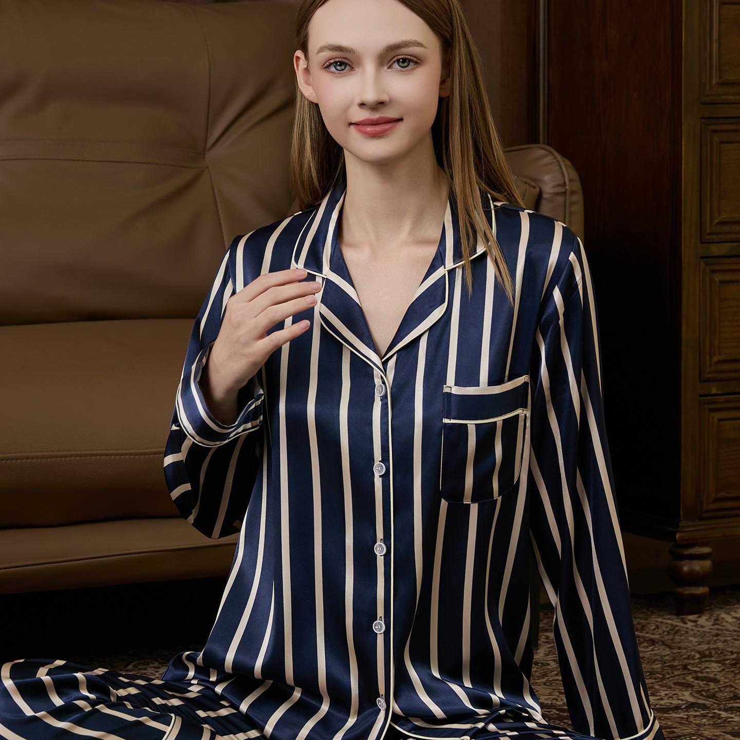 Комплект женской пижамы Ice Silk: Длинный рукав и брюки для всех сезонов L
Комплект женской пижамы Ice Silk: Длинный рукав и брюки для всех сезонов L