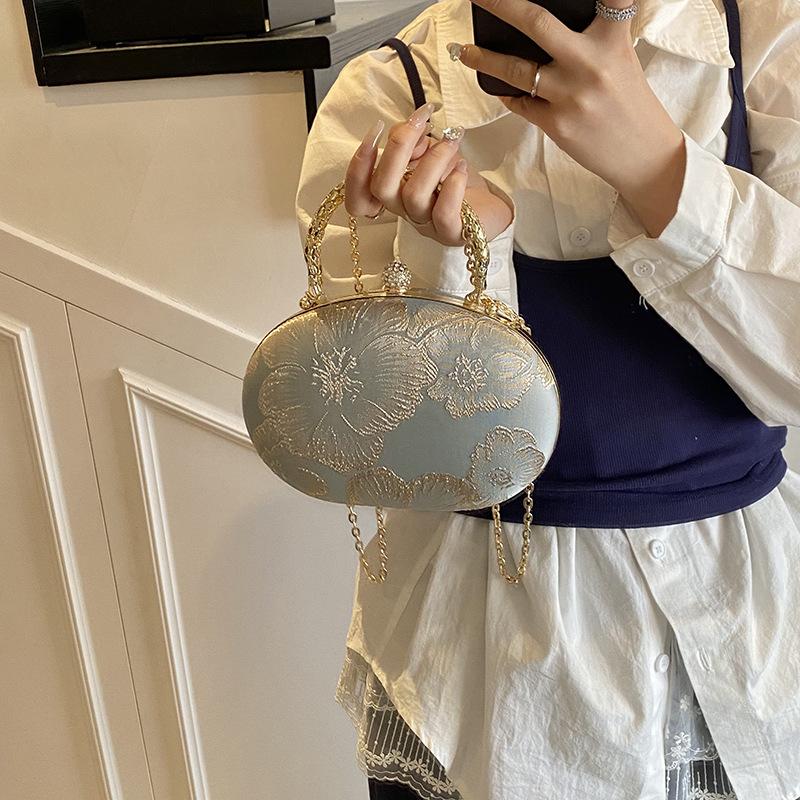 Women s fashion sweet design embroidered flower portable dinner bag personalized niche design shoulder messenger bag белый
Women s fashion sweet design embroidered flower portable dinner bag personalized niche design shoulder messenger bag белый