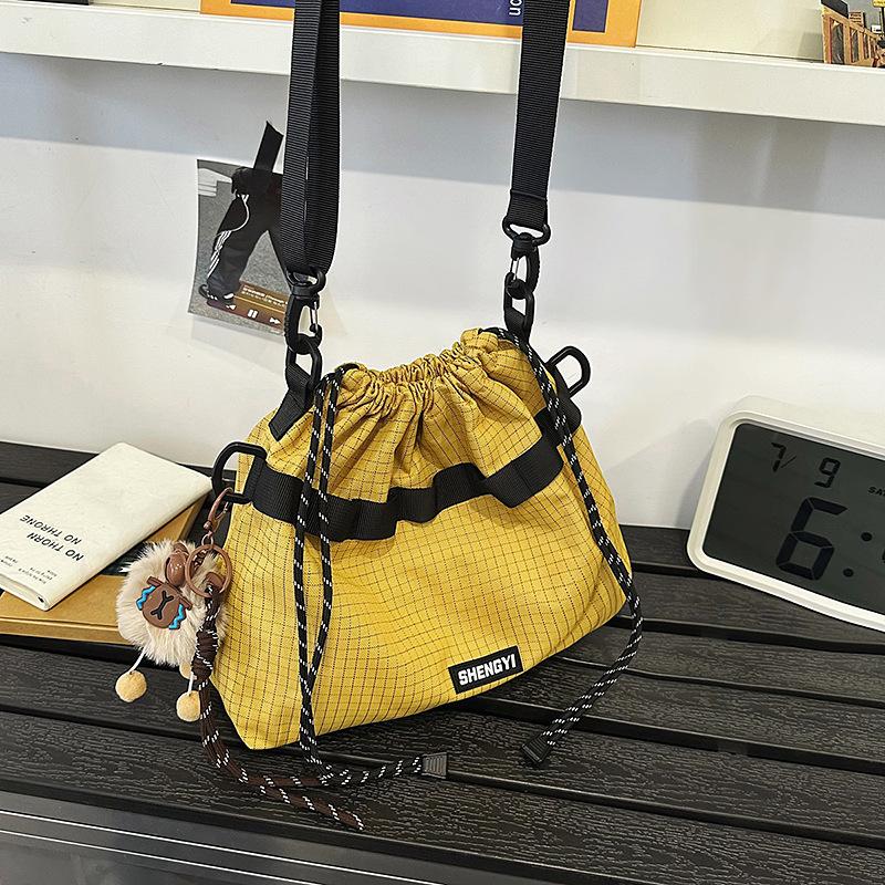 Japanese single Fashiable and cool small shoulder bag with grid pattern drawstring, shoulder bag, niche design crossbody bag
Japanese single Fashiable and cool small shoulder bag with grid pattern drawstring, shoulder bag, niche design crossbody bag
