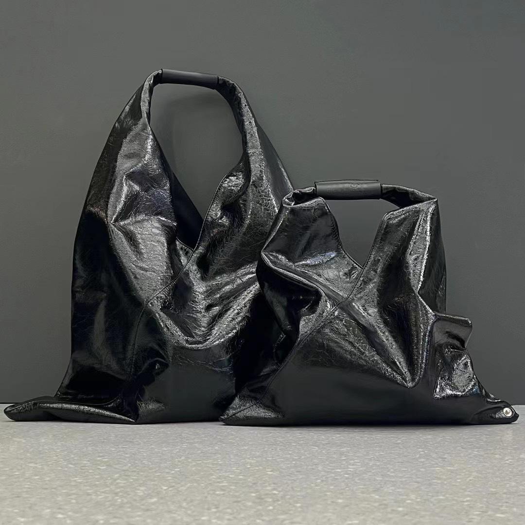 Новая сумка-тоут из многослойной кожи с треугольным плетением Baotou, большая вместительная сумка, женская сумка на одно плечо, подмышечная сумка, кожа с масляным воском, Niche 39x5x44cm чёрный
Новая сумка-тоут из многослойной кожи с треугольным плетением Baotou, большая вместительная сумка, женская сумка на одно плечо, подмышечная сумка, кожа с масляным воском, Niche 39x5x44cm чёрный