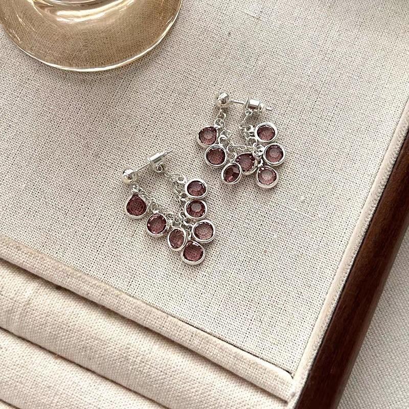 Pinkdudu Elegant Glass Bead Tassel Earrings Convertible Luxury Stud Earrings for Women Designer Versatile Jewelry PD2326 S фиолетовый
Pinkdudu Elegant Glass Bead Tassel Earrings Convertible Luxury Stud Earrings for Women Designer Versatile Jewelry PD2326 S фиолетовый