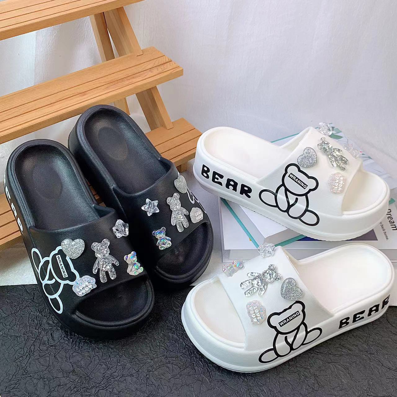 New thick-bottomed side bear transparent bear slippers women s spring and summer slippers fashion one-word slippers 36/37
New thick-bottomed side bear transparent bear slippers women s spring and summer slippers fashion one-word slippers 36/37