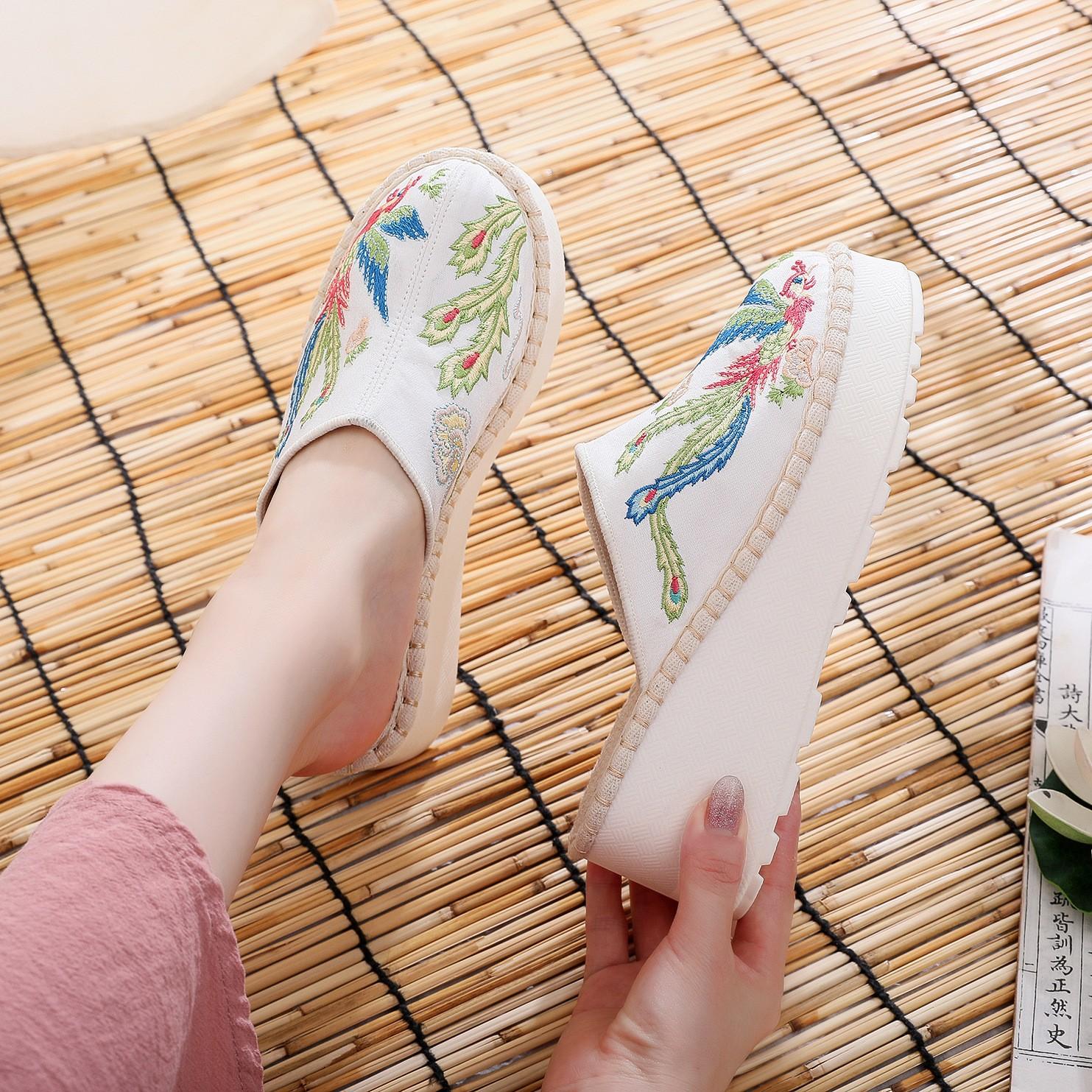 National Style High-heeled Slippers National Embroidery Breathable Fashion Wedge Slippers 34 білий
National Style High-heeled Slippers National Embroidery Breathable Fashion Wedge Slippers 34 білий