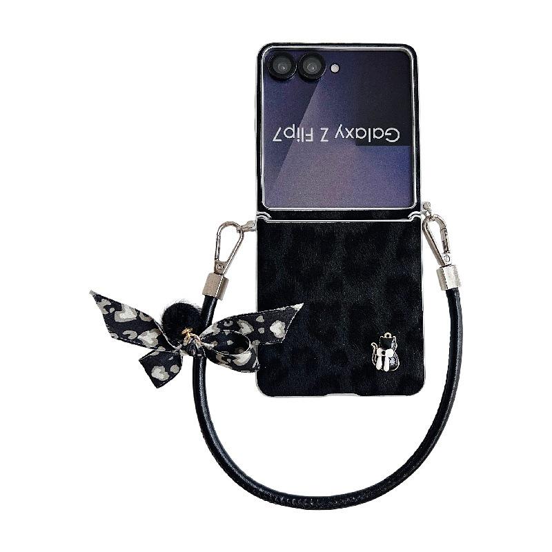 Stylish Leopard Print Samsung Z Flip7 Case: Anti-Drop, Foldable Screen Protection, Bowknot Design, Anti-Lost Wrist Strap. Samsung Z Flip7 чёрный
Stylish Leopard Print Samsung Z Flip7 Case: Anti-Drop, Foldable Screen Protection, Bowknot Design, Anti-Lost Wrist Strap. Samsung Z Flip7 чёрный