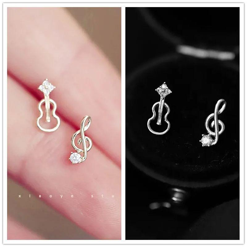Musician ~ Asymmetric Musical Note Violin Cut Out Sterling Silver Stud Earrings Zircon Inlaid Diamond Earrings Small Daily Earrings for Women Silver pair + golden pair
Musician ~ Asymmetric Musical Note Violin Cut Out Sterling Silver Stud Earrings Zircon Inlaid Diamond Earrings Small Daily Earrings for Women Silver pair + golden pair