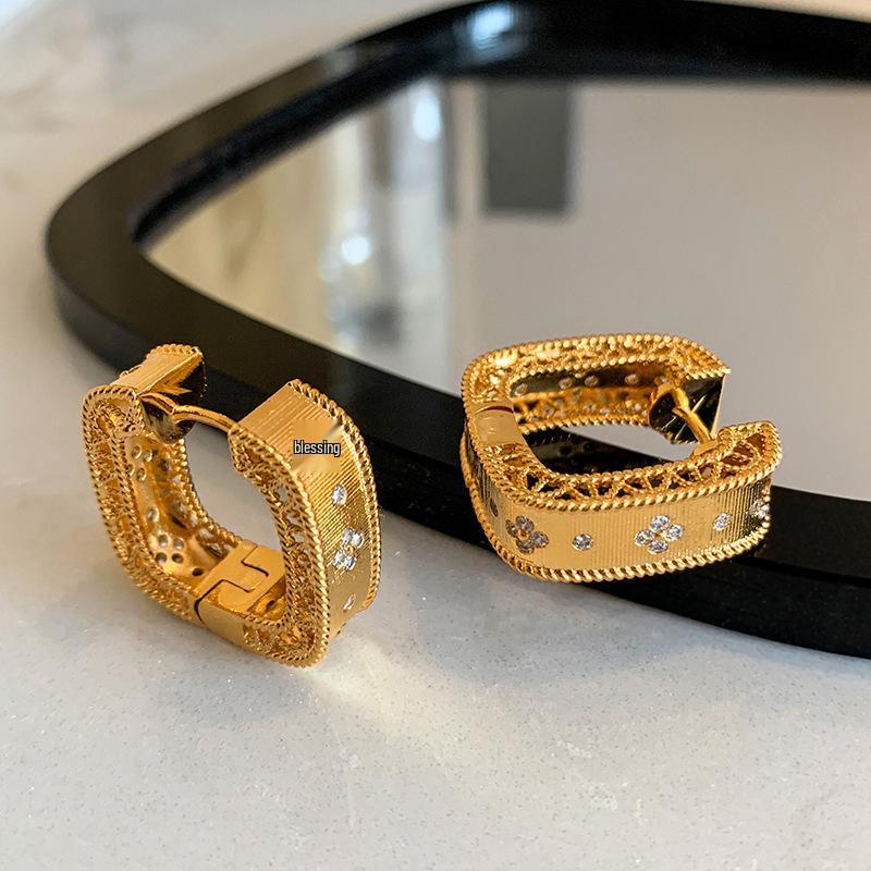 Золотые полые каффы для ушей: Ретро европейско-американский стиль, нишевый дизайн, серьги класса люкс для женщин
Золотые полые каффы для ушей: Ретро европейско-американский стиль, нишевый дизайн, серьги класса люкс для женщин