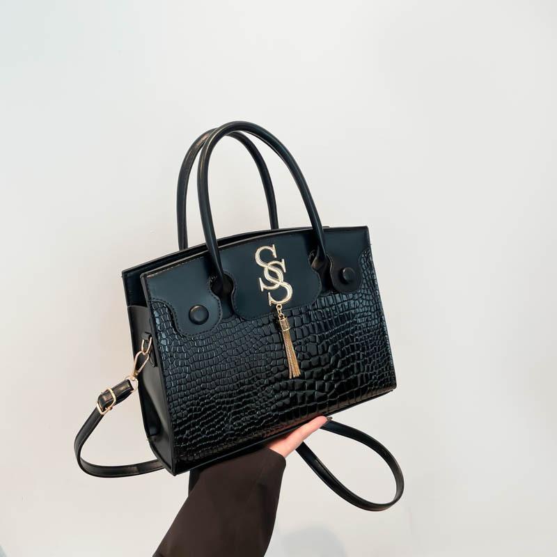 Новый модный тренд простая повседневная зимняя ретро повседневная сумка-мессенджер на плечо маленькая квадратная сумка женская чёрный
Новый модный тренд простая повседневная зимняя ретро повседневная сумка-мессенджер на плечо маленькая квадратная сумка женская чёрный