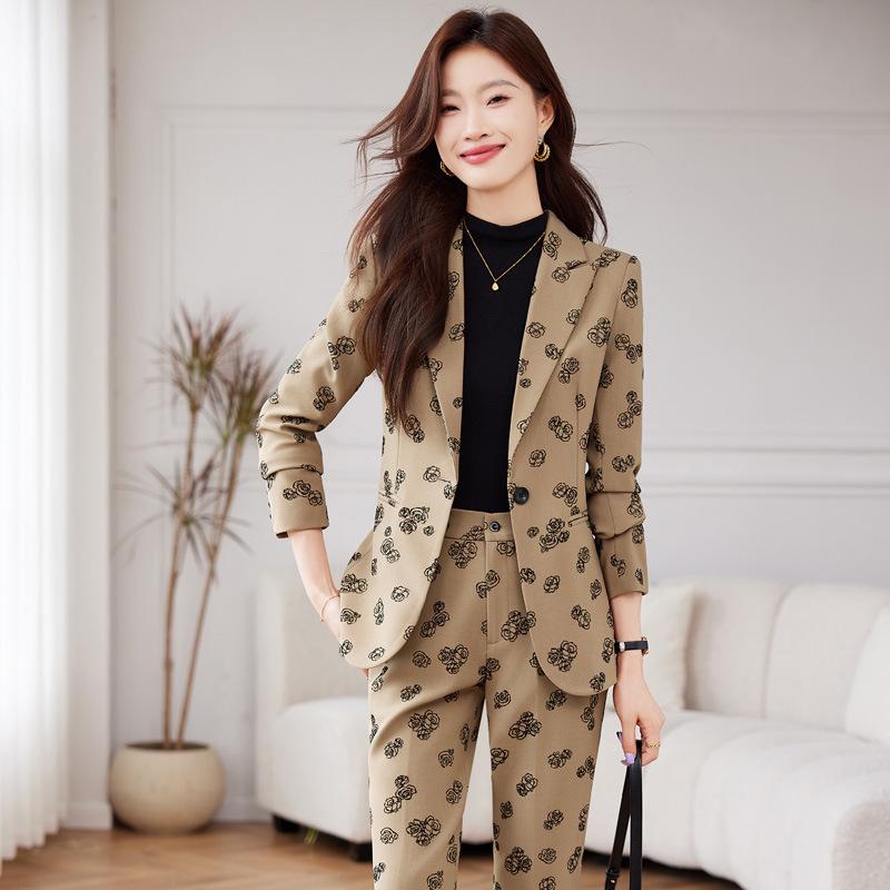 Women s 2024 Autumn/Winter Embroidered Floral Blazer Suit Set - High-End Professional Wear XL
Women s 2024 Autumn/Winter Embroidered Floral Blazer Suit Set - High-End Professional Wear XL