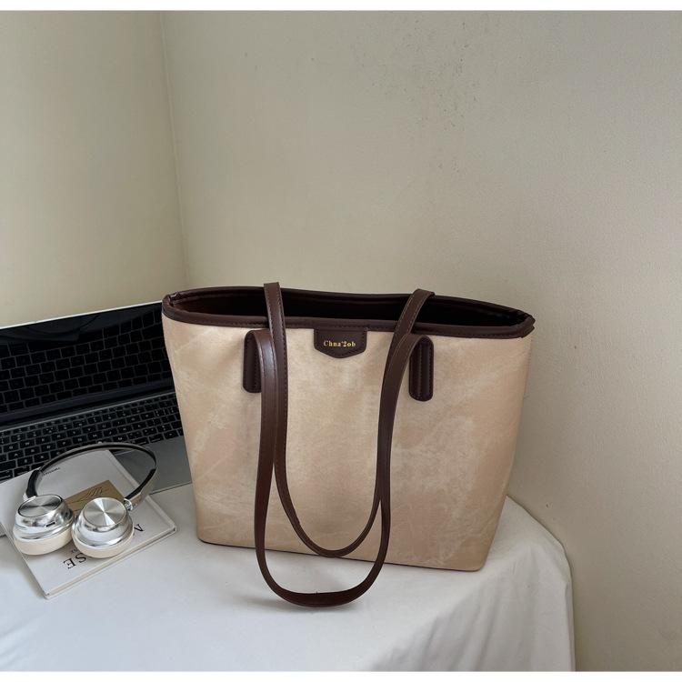 2025 new casual retro tote bag high-end shoulder handbag large capacity fashion niche commuter bag хаки
2025 new casual retro tote bag high-end shoulder handbag large capacity fashion niche commuter bag хаки