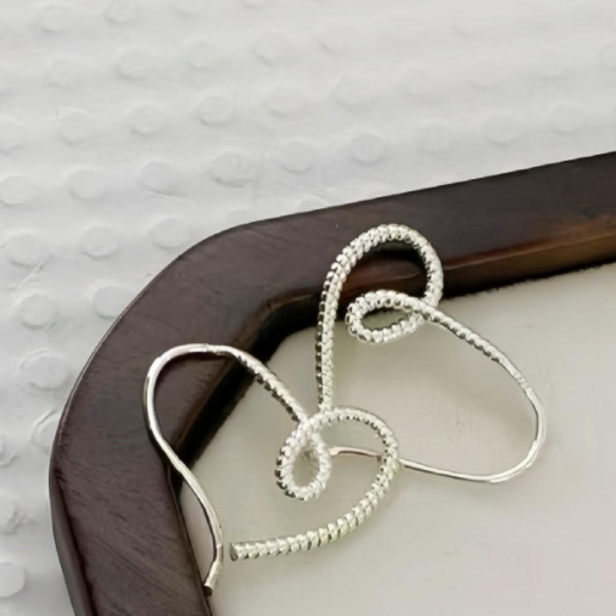 European Designer Heart-Shaped Statement Earrings - Large, Hollowed Twist Heart Ear Hooks for Women, Trendy and Stylish
European Designer Heart-Shaped Statement Earrings - Large, Hollowed Twist Heart Ear Hooks for Women, Trendy and Stylish
