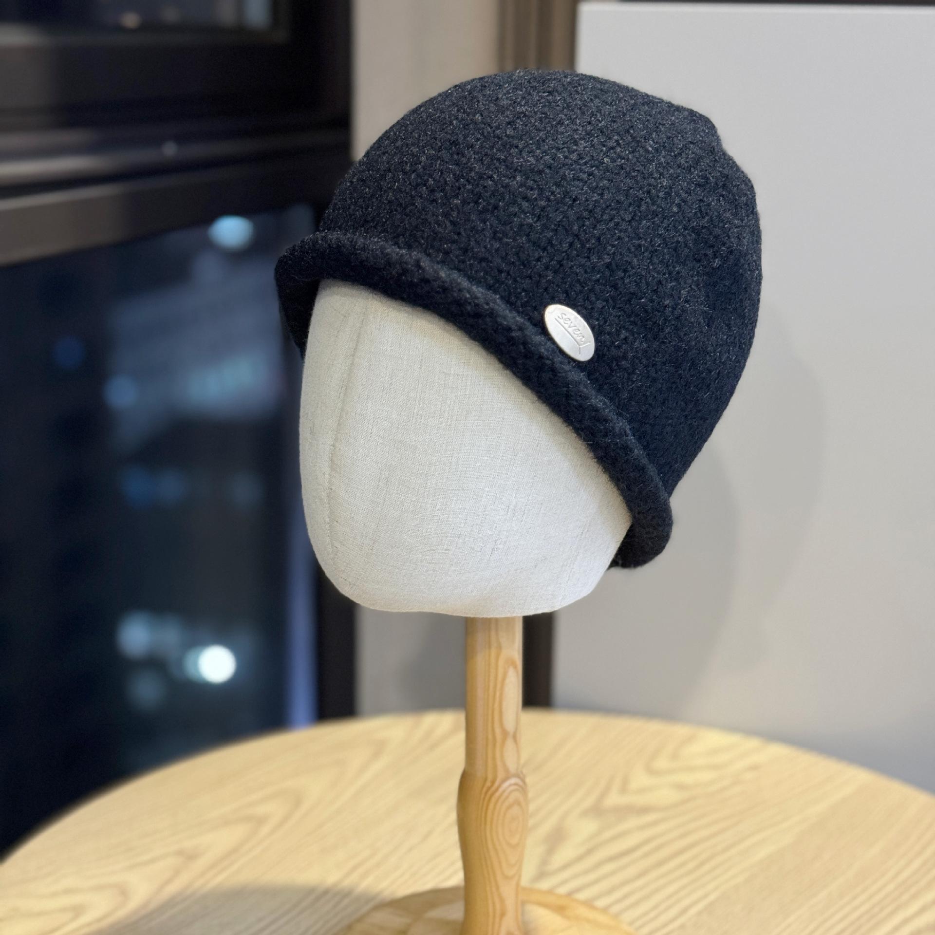 New versatile solid color rolled-edge woolen hat for women, autumn and winter warm ear-protecting cold weather hat, Korean style casual short knitted Adult54-60Average Size чёрный
New versatile solid color rolled-edge woolen hat for women, autumn and winter warm ear-protecting cold weather hat, Korean style casual short knitted Adult54-60Average Size чёрный
