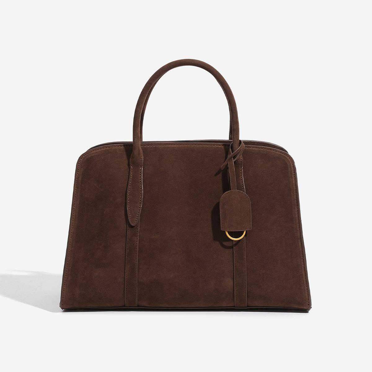 2025 Fall/Winter New Fashionable Large-Capacity Handbag, Niche Design, High-End Commuting Shoulder and Crossbody Tote Bag 36*17*25CM шоколад коричневого кольору
2025 Fall/Winter New Fashionable Large-Capacity Handbag, Niche Design, High-End Commuting Shoulder and Crossbody Tote Bag 36*17*25CM шоколад коричневого кольору
