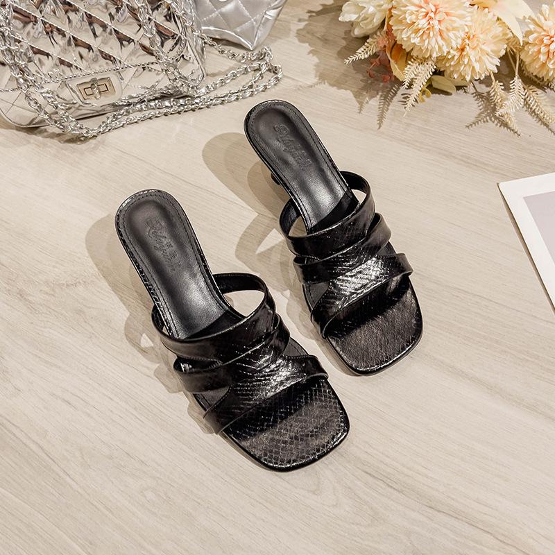 Женские шлепанцы на высоком каблуке 2025 новая летняя уличная мода тонкий каблук шлепанцы с квадратным носком летние прохладные шлепанцы 35 чёрный
Женские шлепанцы на высоком каблуке 2025 новая летняя уличная мода тонкий каблук шлепанцы с квадратным носком летние прохладные шлепанцы 35 чёрный