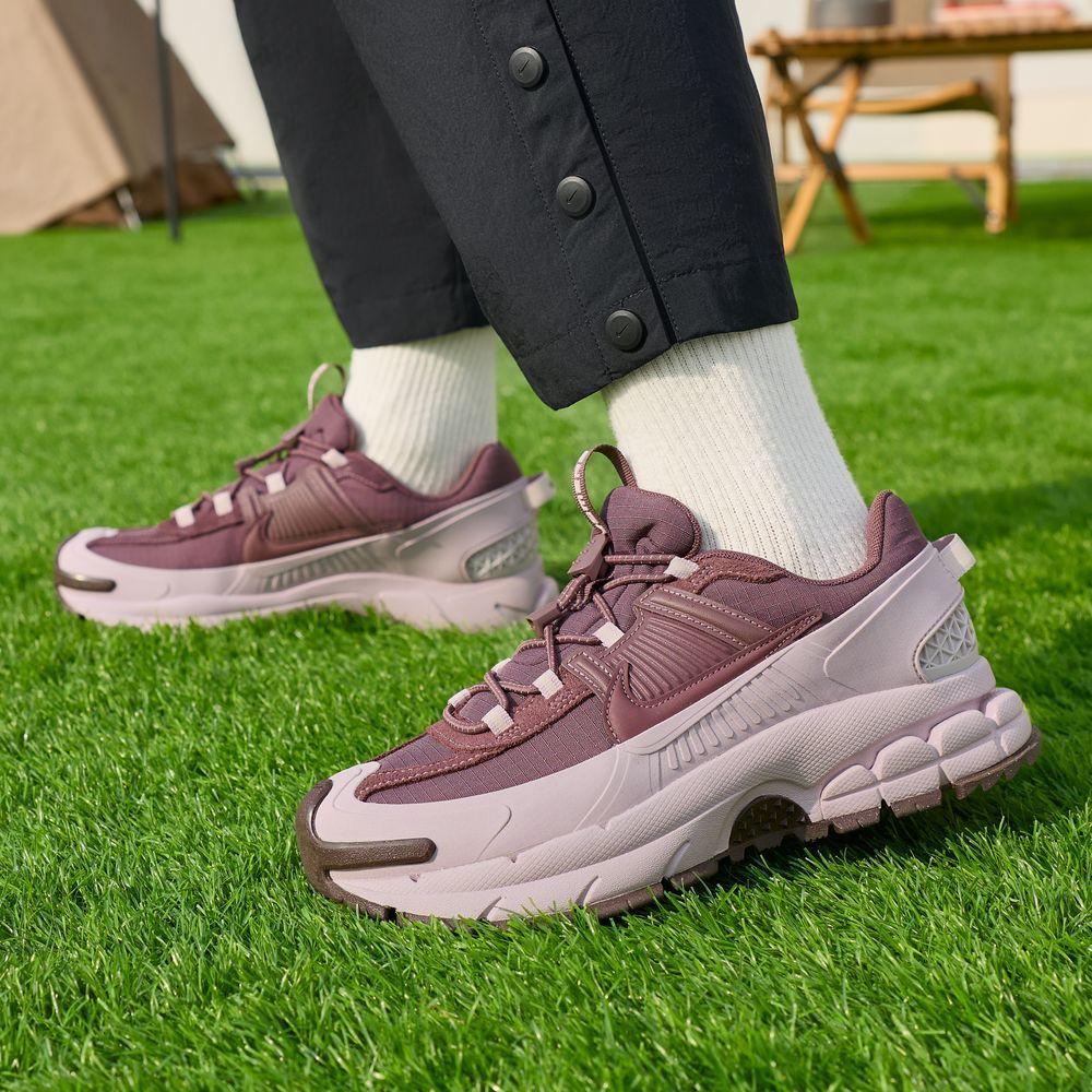 Nike Zoom Vomero 5 Roam Tattoo Particle Rose (Women s) 36
Nike Zoom Vomero 5 Roam Tattoo Particle Rose (Women s) 36