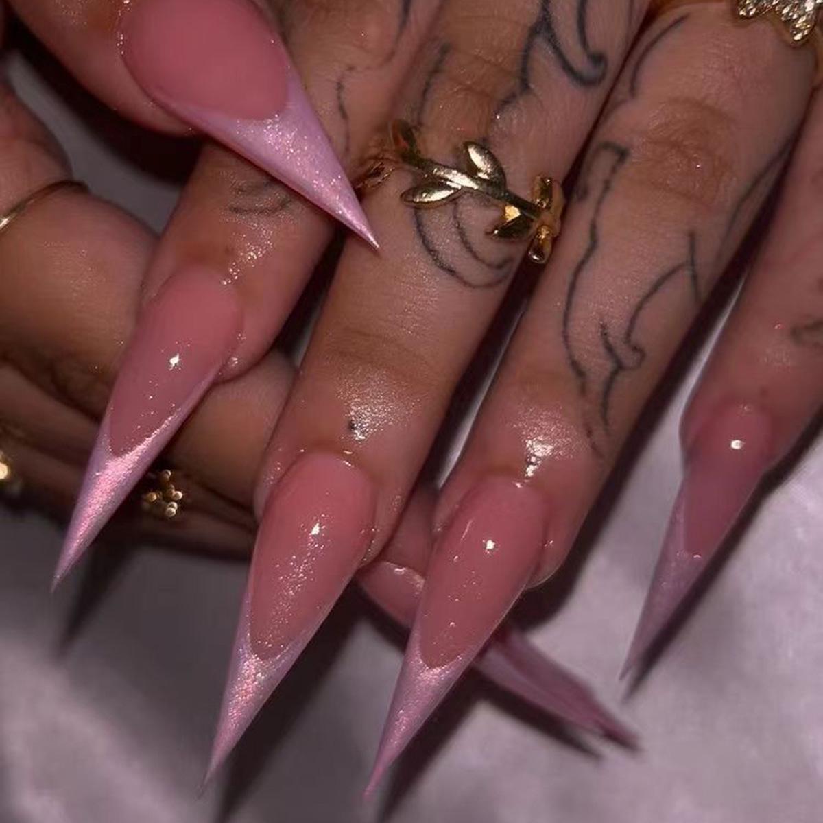Baby Pink Minimalist French Long Pointed False Nails - High-End Magic Mirror Powder Press-On Nails.
Baby Pink Minimalist French Long Pointed False Nails - High-End Magic Mirror Powder Press-On Nails.