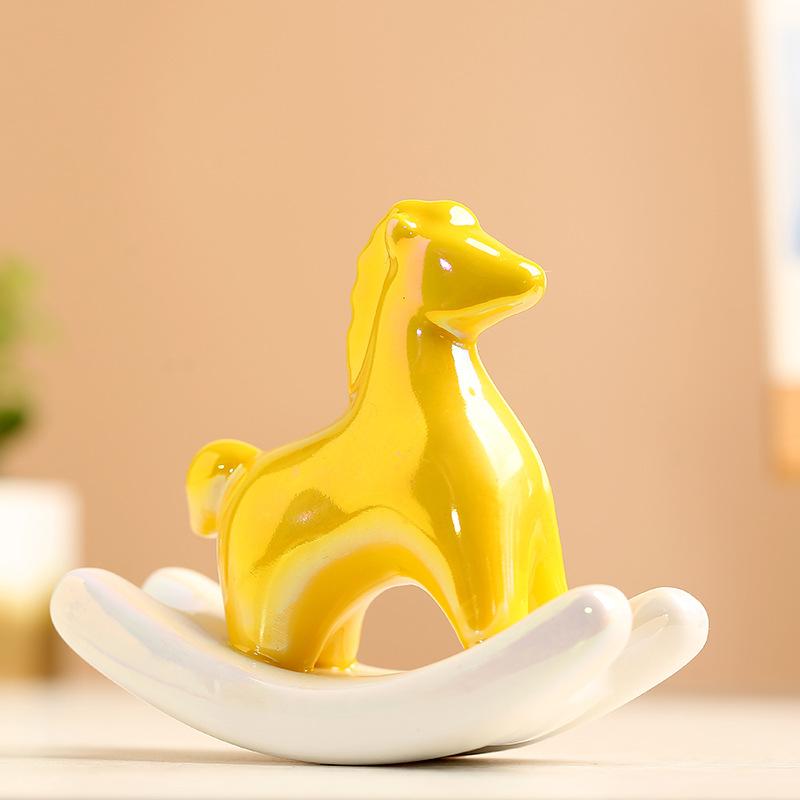 Creative Rocking Horse Ceramic Small Ornaments, Simple Home, Living Room, Office Decoration, Desktop, Tea Pets, Handicrafts
Creative Rocking Horse Ceramic Small Ornaments, Simple Home, Living Room, Office Decoration, Desktop, Tea Pets, Handicrafts