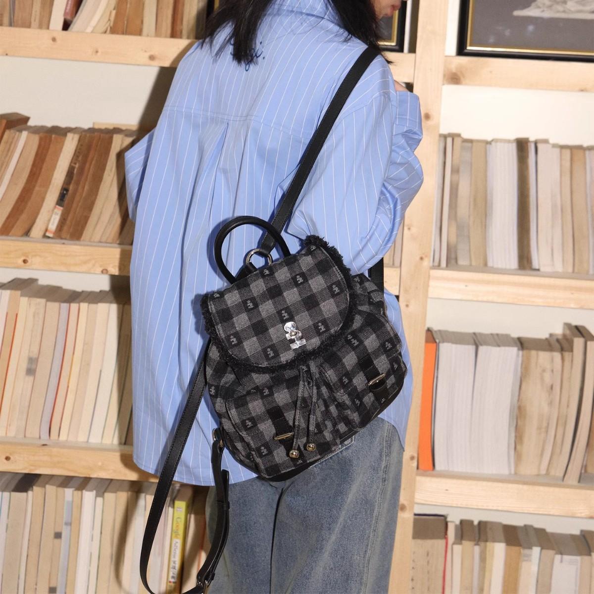 Winter new plaid imagination denim drawstring bag double pocket tassel large capacity bundle backpack
Winter new plaid imagination denim drawstring bag double pocket tassel large capacity bundle backpack