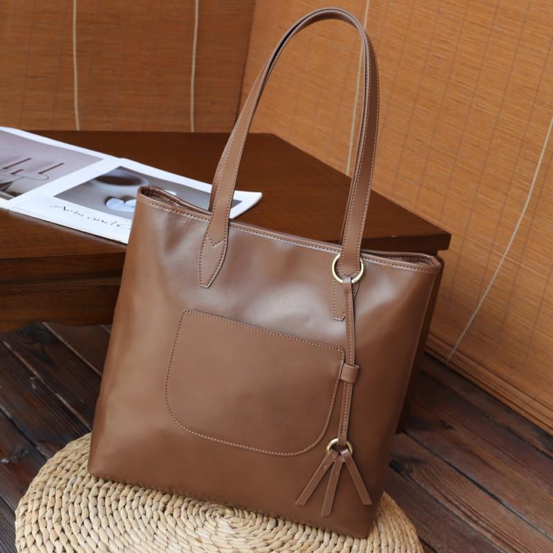 Vintage Cowhide Large Capacity Fashionable Tote Bag With Simple Temperament Shoulder Daily Crossbody Handbag 32x12x32
Vintage Cowhide Large Capacity Fashionable Tote Bag With Simple Temperament Shoulder Daily Crossbody Handbag 32x12x32