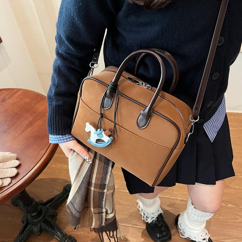 New Fashion Versatile Bowling Contrast Color Design Shoulder Crossbody Bag Handheld Briefcase 25*9*21
New Fashion Versatile Bowling Contrast Color Design Shoulder Crossbody Bag Handheld Briefcase 25*9*21