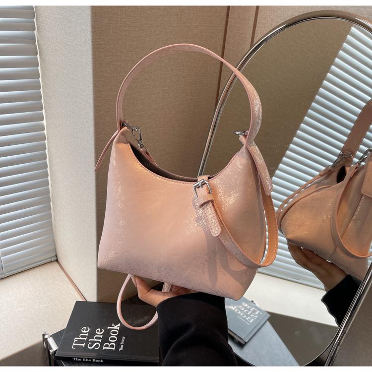 Unique niche bag women s summer versatile new fashion messenger bag high-end small bag рожевий
Unique niche bag women s summer versatile new fashion messenger bag high-end small bag рожевий
