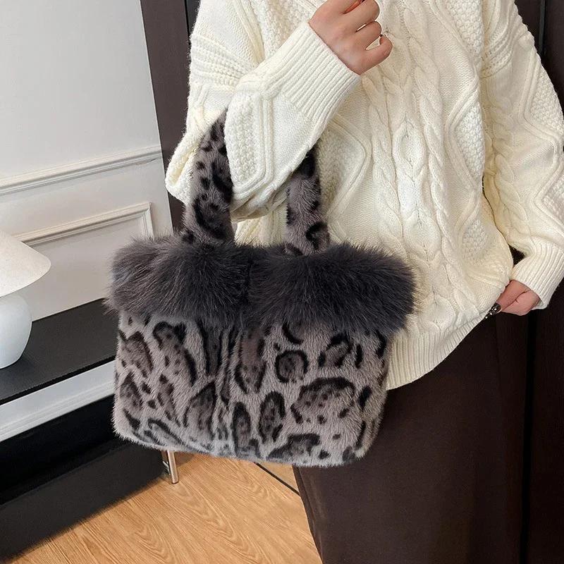 Women Purple Leopard Fur Small Bucket Bag Luxury Warm Plush Shoulder Clutch Bag for Phone Purse Autumn Winter Fashion
Women Purple Leopard Fur Small Bucket Bag Luxury Warm Plush Shoulder Clutch Bag for Phone Purse Autumn Winter Fashion