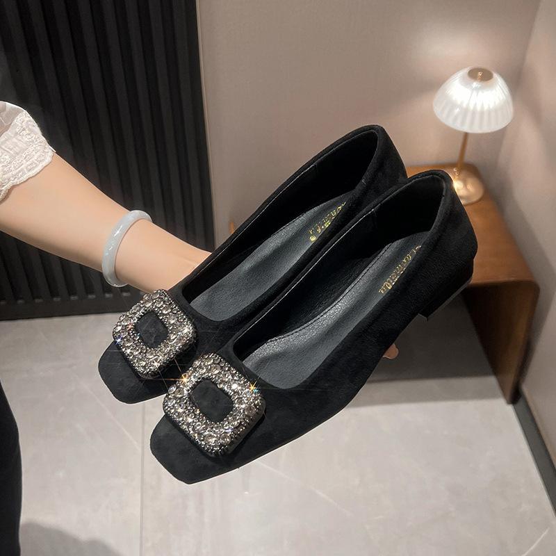 Square head thick heel high heels women s rhinestone square buckle single shoes women s temperament French suede sole heel large size single shoes wom 33 чорний
Square head thick heel high heels women s rhinestone square buckle single shoes women s temperament French suede sole heel large size single shoes wom 33 чорний