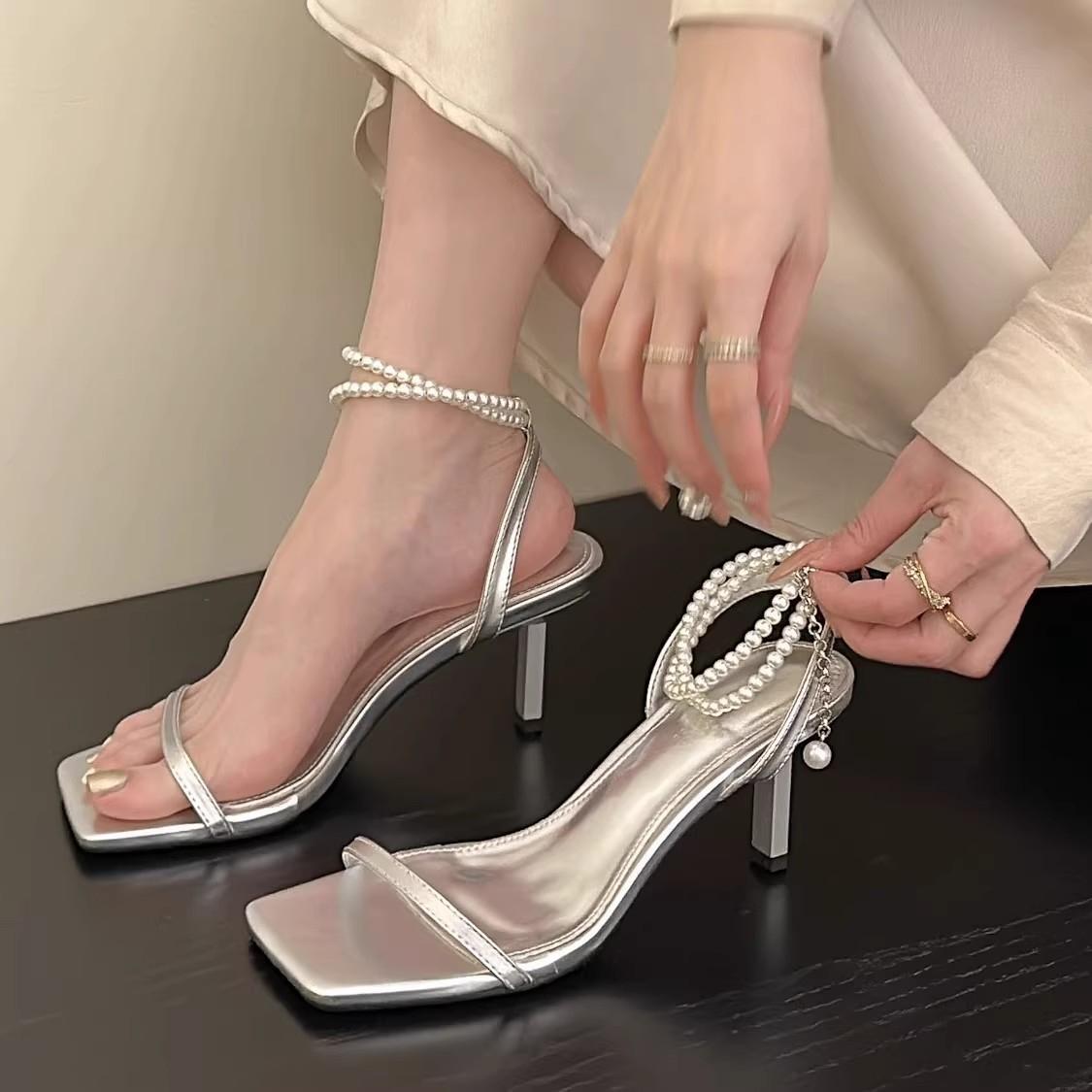 Fashion 2025 Sexy Pearl Chain Strip Decoration Women s Sandals Open Toe High Heels Sandals Summer Ankle Strap Party Shoes Women 35 срібний
Fashion 2025 Sexy Pearl Chain Strip Decoration Women s Sandals Open Toe High Heels Sandals Summer Ankle Strap Party Shoes Women 35 срібний