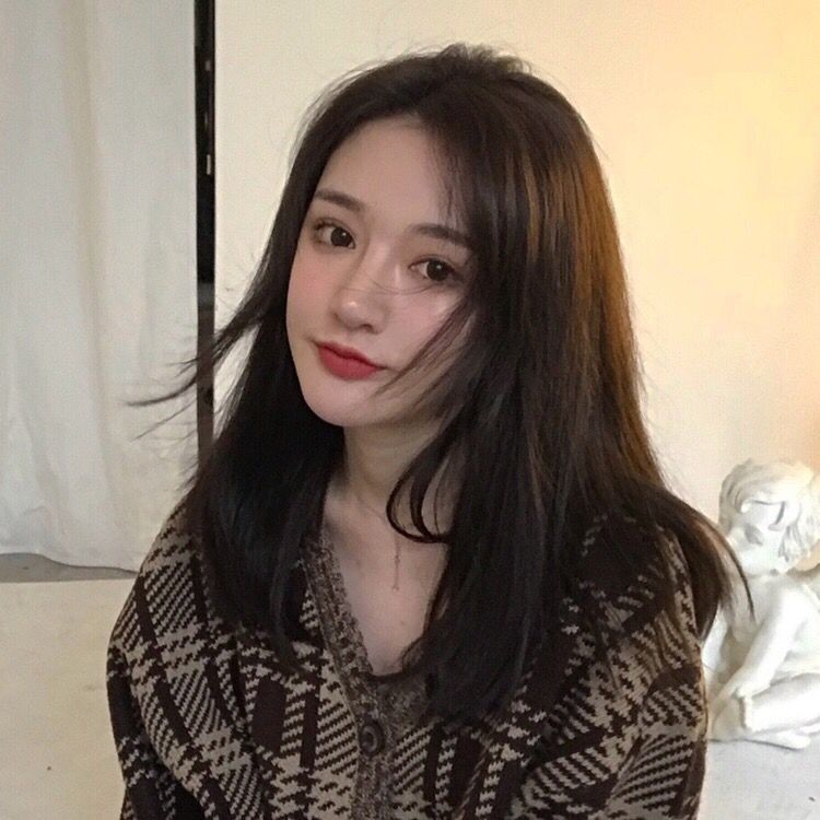 Женский модный парик средней длины с центральным пробором для повседневного использования, натуральные синтетические прямые парики темно-коричневого
Женский модный парик средней длины с центральным пробором для повседневного использования, натуральные синтетические прямые парики темно-коричневого