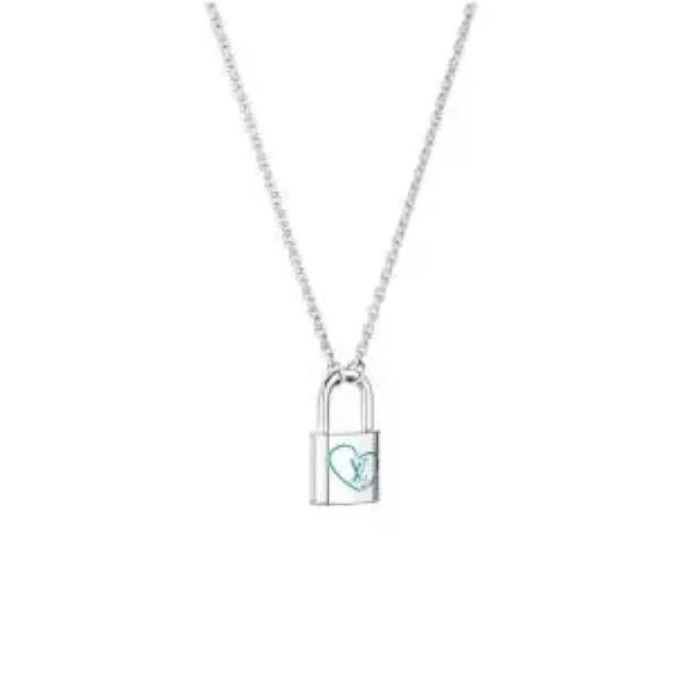 Louis Vuitton Heart Design Silver Pendant Unisex jewelry Q03374 Box+Shopping Bag
Louis Vuitton Heart Design Silver Pendant Unisex jewelry Q03374 Box+Shopping Bag