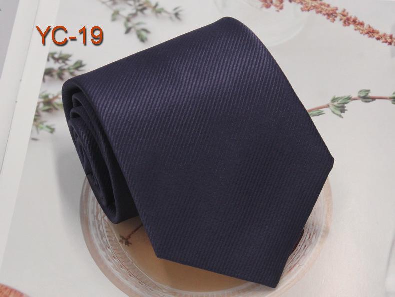 Мужской галстук из шелковой саржи в деловом стиле черного и красного цвета - 8 см, однотонный
Мужской галстук из шелковой саржи в деловом стиле черного и красного цвета - 8 см, однотонный