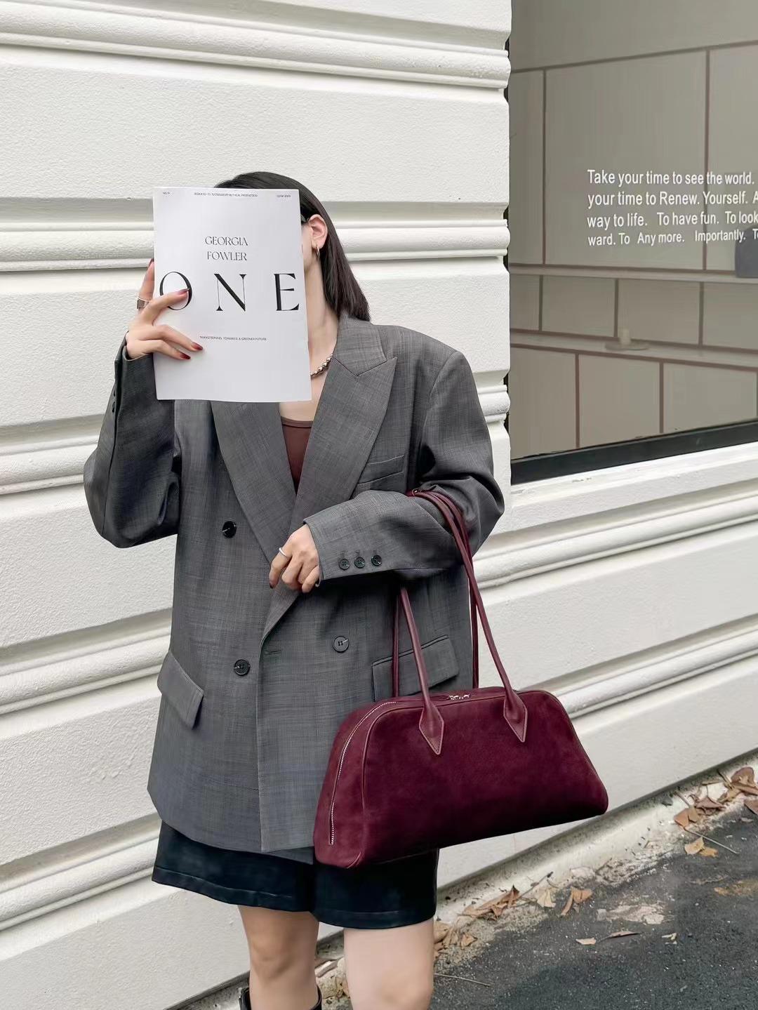 Элегантная замшевая женская сумка Boston Underarm Bag большой вместимости - модная, универсальная, матовая сумка через плечо
Элегантная замшевая женская сумка Boston Underarm Bag большой вместимости - модная, универсальная, матовая сумка через плечо