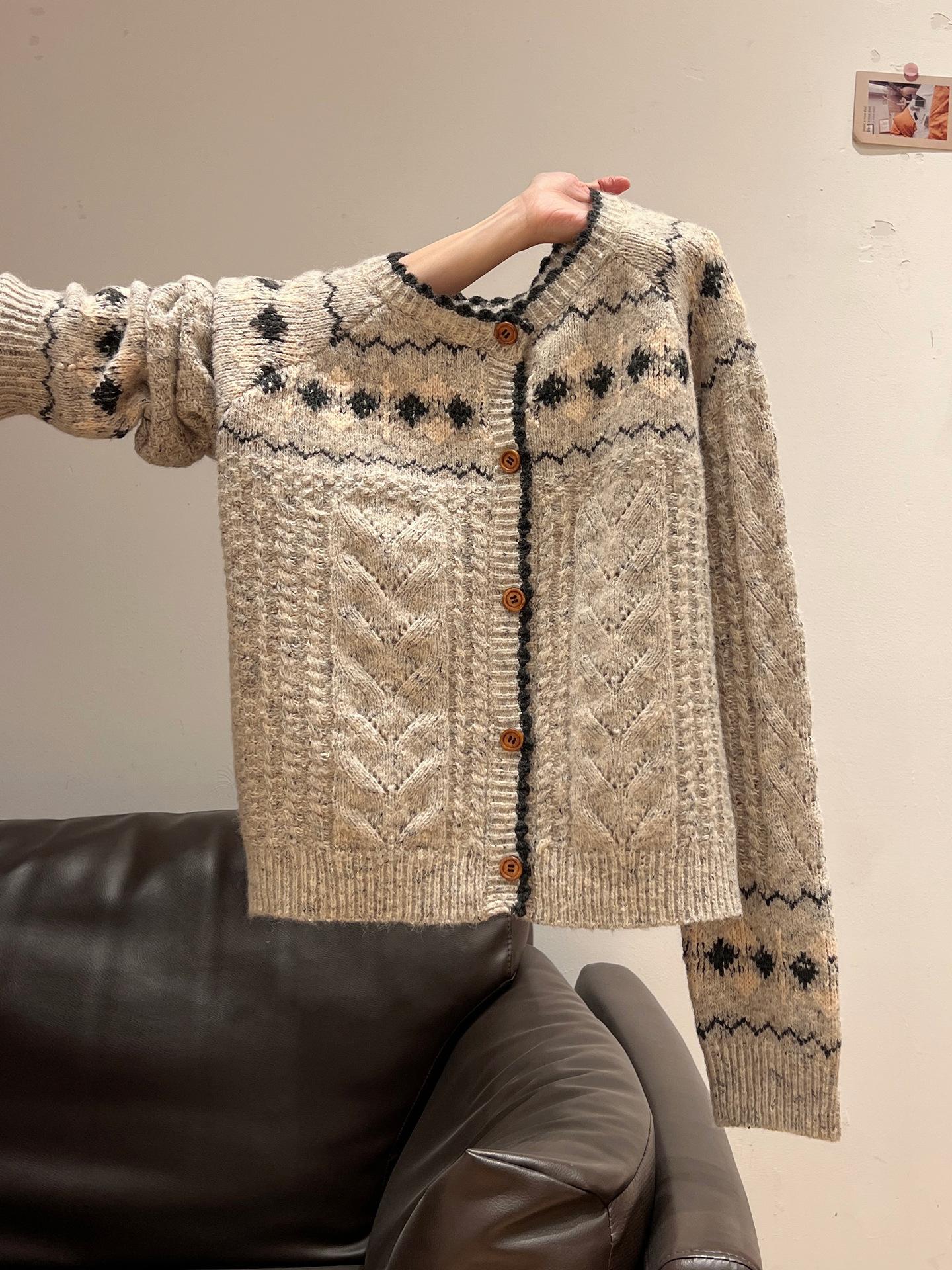 Vintage Fair Island Jacquard Design Sweater Jacket Women s Autumn and Winter Single-breasted Lazy Wind Loose Top one size fits all
Vintage Fair Island Jacquard Design Sweater Jacket Women s Autumn and Winter Single-breasted Lazy Wind Loose Top one size fits all