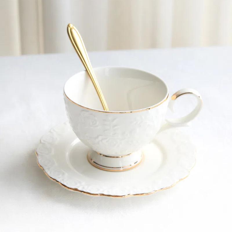 Керамическая чашка для чая с блюдцем и рельефным узором «Сакура» — белая с золотой каймой, стиль Zakka Cup set B