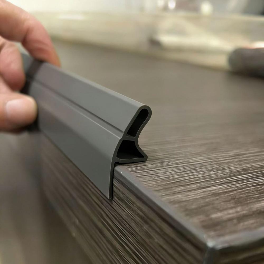 1pc 1/2m Self adhesive PVC kitchen and sink countertop water blocking strip, specifically designed for countertops 1m серый
1pc 1/2m Self adhesive PVC kitchen and sink countertop water blocking strip, specifically designed for countertops 1m серый