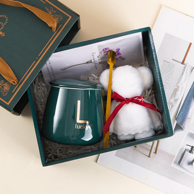 Керамическая кружка простая модная подарочный набор сумочка полотенце мишка сувенир открытие практичный подарок чашка для питья 301-400ml
Керамическая кружка простая модная подарочный набор сумочка полотенце мишка сувенир открытие практичный подарок чашка для питья 301-400ml