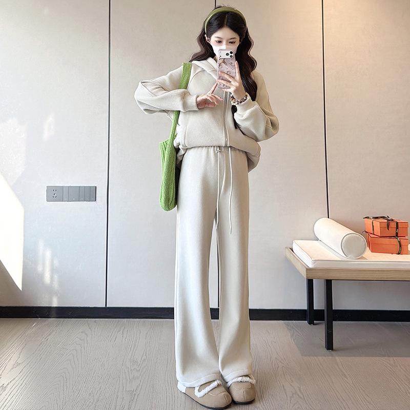 Korean Style Maternity Two-Piece Set: Double-Sided Sticky Rice Velvet Hoodie & Pants - Autumn/Winter Edition L
Korean Style Maternity Two-Piece Set: Double-Sided Sticky Rice Velvet Hoodie & Pants - Autumn/Winter Edition L