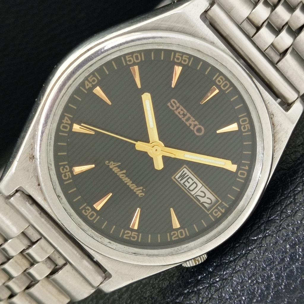GENUINE VINTAGE SEIKO AUTOMATIC JAPAN MENS BLACK COLOR DIAL WATCH a500106-2 R151a-a500106
GENUINE VINTAGE SEIKO AUTOMATIC JAPAN MENS BLACK COLOR DIAL WATCH a500106-2 R151a-a500106