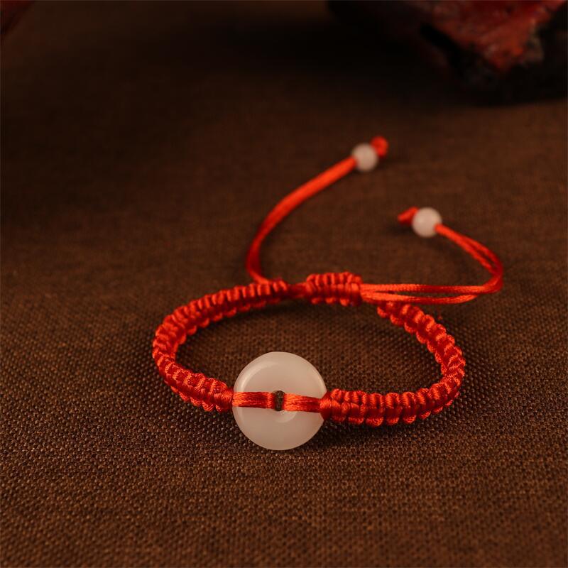 Браслет из красной плетеной нити с имитацией нефрита Хэтянь в виде пряжки мира для мужчин и женщин - Счастливый год Бэньмин, ювелирное изделие из ручной веревки.
Браслет из красной плетеной нити с имитацией нефрита Хэтянь в виде пряжки мира для мужчин и женщин - Счастливый год Бэньмин, ювелирное изделие из ручной веревки.