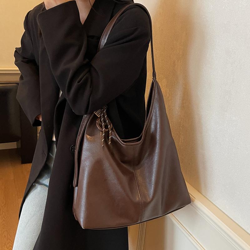 2025 New Women s Tote Bag Autumn Winter Fashion Commuter Shoulder Bag High-end Large Capacity Underarm Bag коричневий
2025 New Women s Tote Bag Autumn Winter Fashion Commuter Shoulder Bag High-end Large Capacity Underarm Bag коричневий