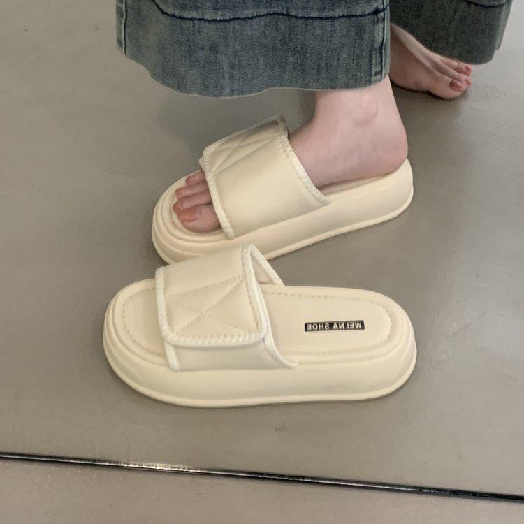 Slippers women s 2025 summer new wear Velcro muffin thick bottom stepping on shit feeling fashionable non-slip beach shoes 40
Slippers women s 2025 summer new wear Velcro muffin thick bottom stepping on shit feeling fashionable non-slip beach shoes 40