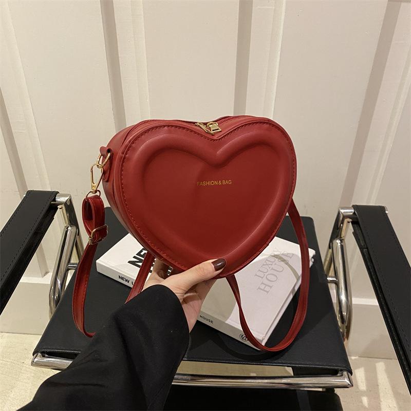 Simple love bag women 2025 new fashion personalized messenger bag winter popular niche sweet shoulder bag бордовий
Simple love bag women 2025 new fashion personalized messenger bag winter popular niche sweet shoulder bag бордовий