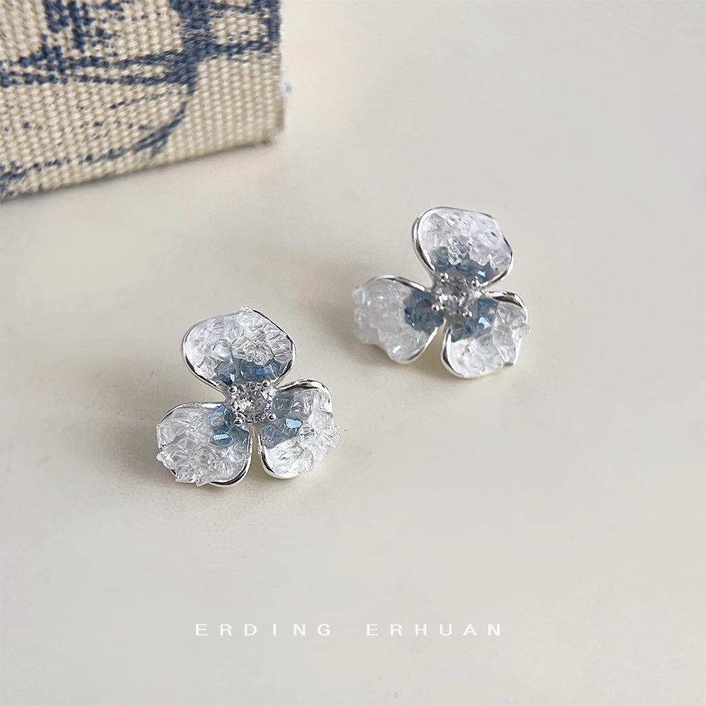 Iris micro zircon glass crystal gradual change color Moran earrings elegant sweet summer earrings
Iris micro zircon glass crystal gradual change color Moran earrings elegant sweet summer earrings