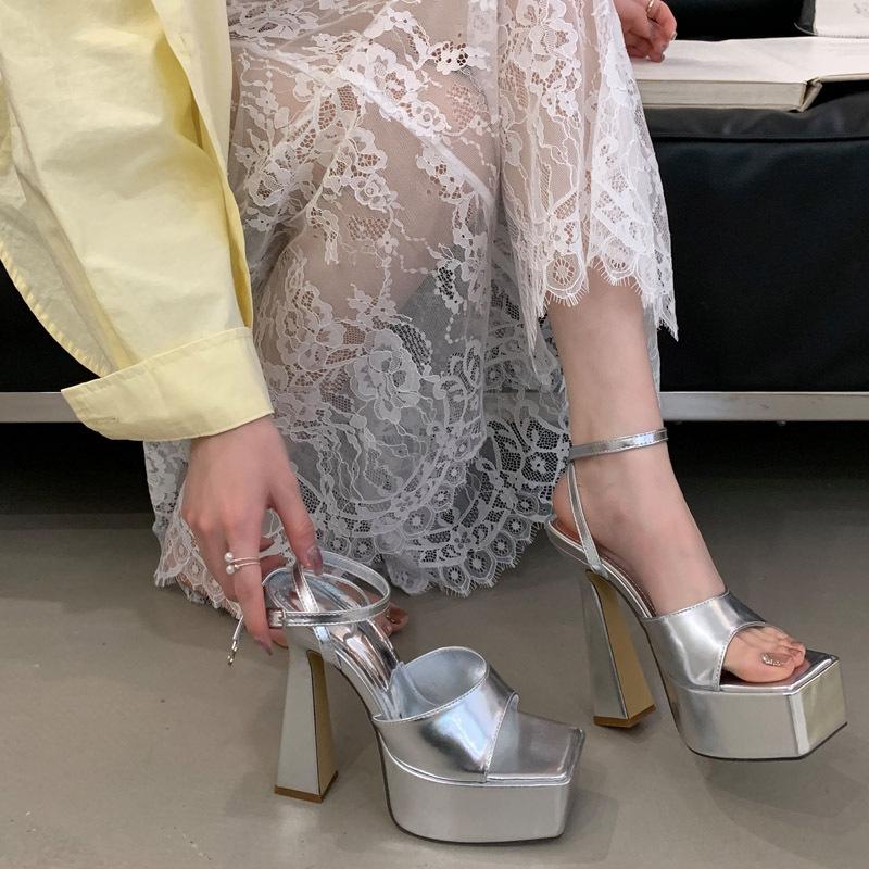 15Cm hate sky high thick heel sandals women s summer new women s shoes square head waterproof stage catwalk temperament high heels 35 срібний
15Cm hate sky high thick heel sandals women s summer new women s shoes square head waterproof stage catwalk temperament high heels 35 срібний