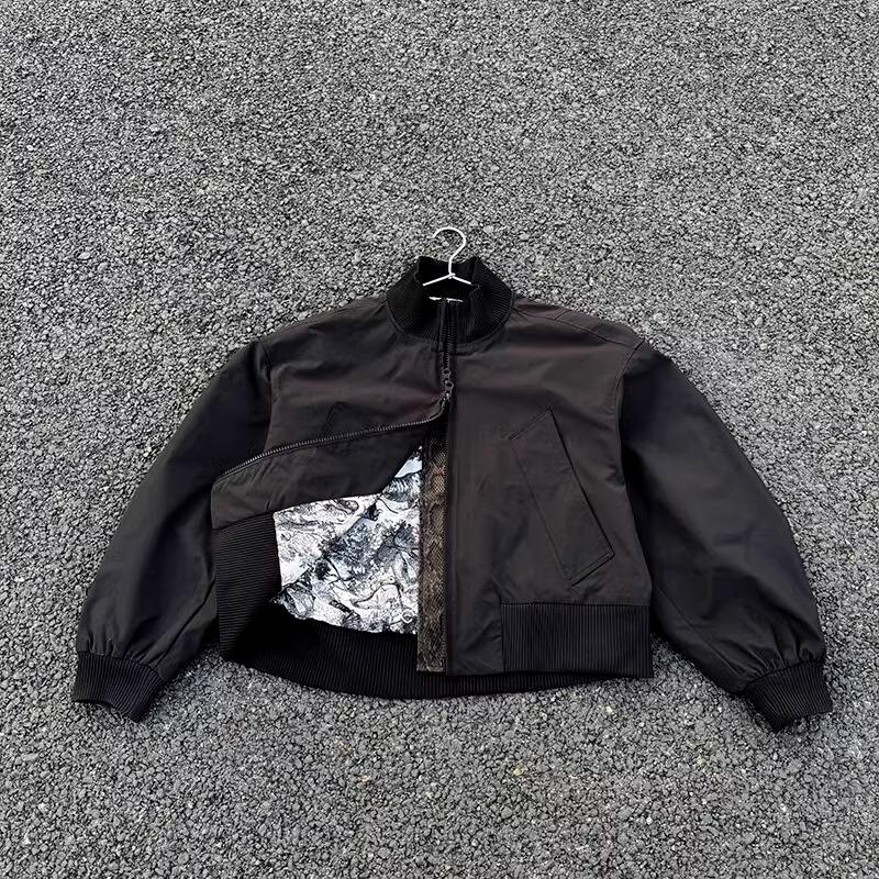 Мужская куртка-бомбер ограниченной серии «Год Змеи» с принтом питона, ретро-воротником-стойкой, короткий силуэт L чёрный
Мужская куртка-бомбер ограниченной серии «Год Змеи» с принтом питона, ретро-воротником-стойкой, короткий силуэт L чёрный