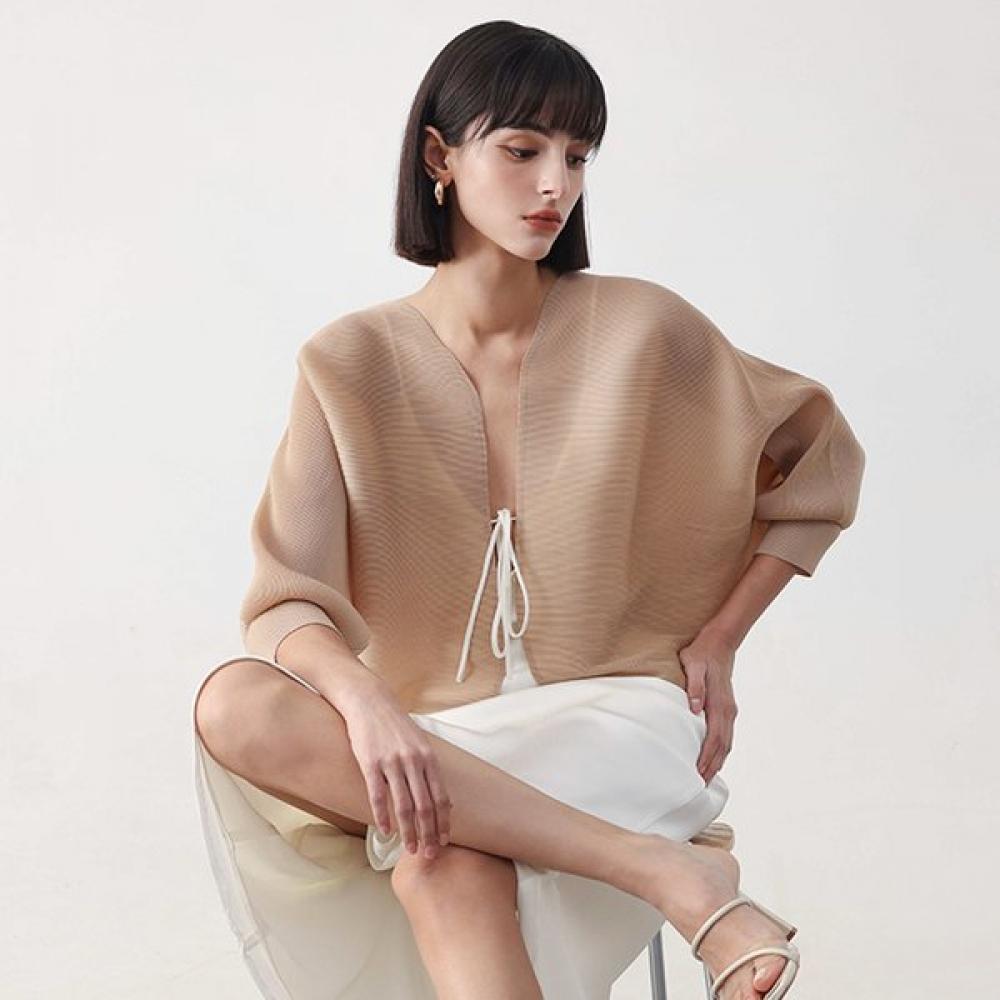 Aini Pleats Cardigan Jacket FREE/BLACK
Aini Pleats Cardigan Jacket FREE/BLACK