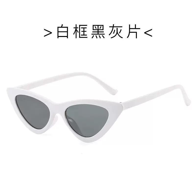 Cat Eye Sunglasses White Frame with Gray Black Lens Retro Style Lightweight Durable Frame UV Protection Eyewear for Outdoor Use One Size
Cat Eye Sunglasses White Frame with Gray Black Lens Retro Style Lightweight Durable Frame UV Protection Eyewear for Outdoor Use One Size
